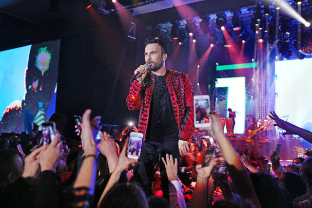 KIBRIS ÇIKARMASITarkan, 2016'ya Kıbrıs'taki Elexus Otel'de girdi. Hatice Gökçe imzalı taşlı kostümüyle dikkat çeken Megastar, art arda en sevilen şarkılarını seslendirerek hayranlarına unutulmaz bir gece yaşattı.