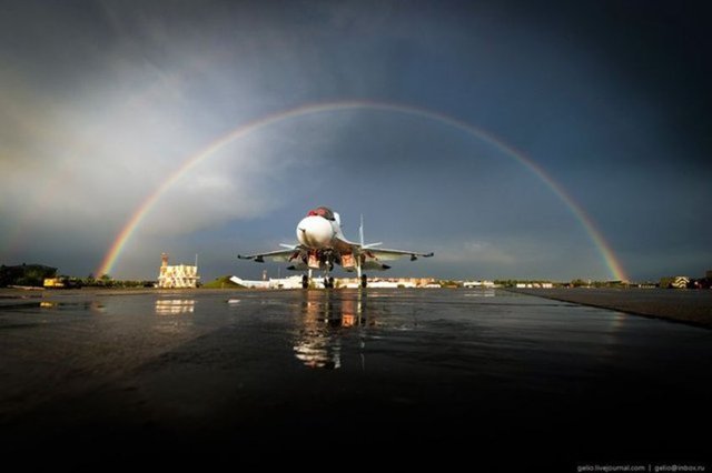 RUS SAVAŞ UÇAKLARI BÖYLE ÜRETİLİYOR! - Saatte 2 bin 125 km hıza kadar çıkabilen ölüm makinesi SU-30 ve YAK-130'un üretim aşaması kademe kademe görüntülendi.