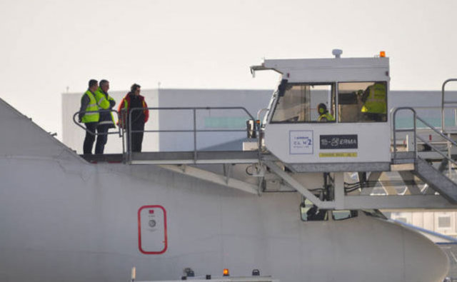 A300-600ST Beluga uçakları, ayda bir kez Ankara Akıncı Hava Üssü'ne iniyor. Burada TAI tesislerine giden uçağın gövde içine A400M parçaları yerleştiriliyor.