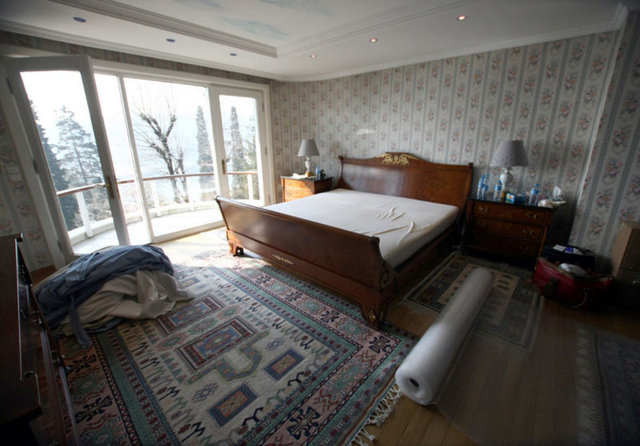 TMSF yüzünden 17'si de gitti. 10 milyonluk malı 100 liraya satıyor. Allah'ın kudretine, yargının gücüne inanıyorum. Danıştay, iptal etmeye başladı. İnşallah hem malları hem hakkımızı geri alacağız'' diye konuşmuştu.