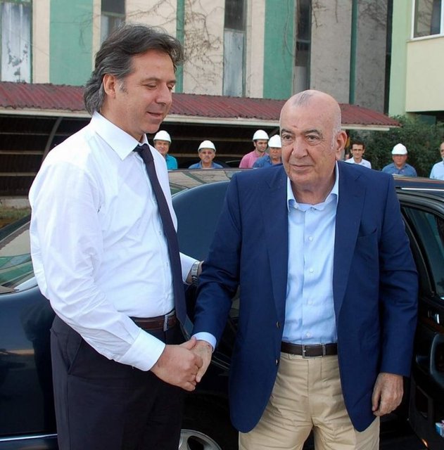 Toprak İnşaat firmasının hemen ardından 16 Mayıs 1977 yılında Toprak Holding A.Ş.'yi kurmuştur. 