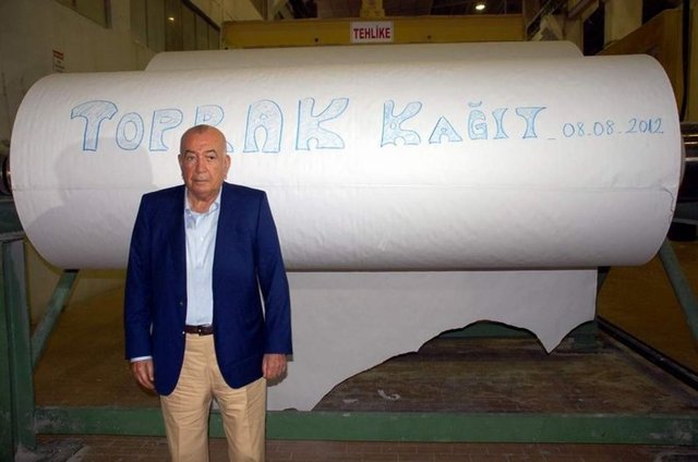 İş hayatına Adana'da başlayan Halis Toprak;  İstanbul'da Toprak İnşaat firmasınını 1977 yılında kurdu. 