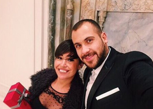 ÜMİT ERDİMNe kadar da selfieci bir çift.