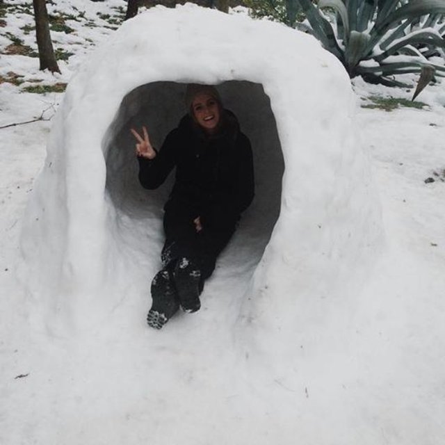 BİGE ÖNAL2003'ten beri, her kar yağdığında aynı yere kurulup bir türlü bitiremediğimiz evimizi bu sene karar verip sonunda bitirdik.