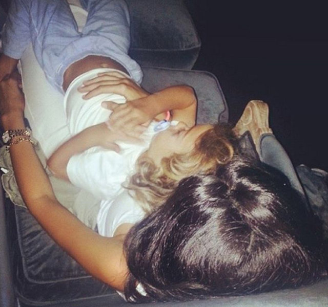 ASENA ERKİNÇiçarito...Ömrüm pesinden kosmakla geçsin