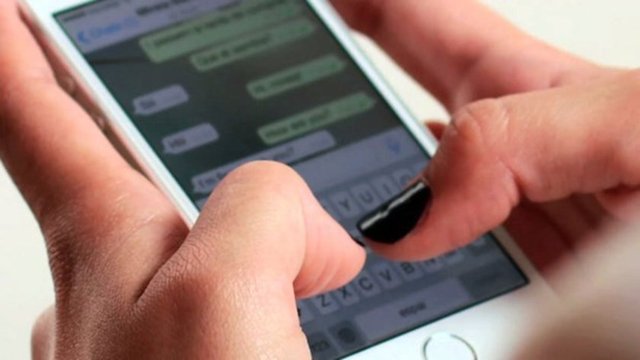 Kısa mesajlara eklenen emoji'ler eski model telefonlarda fotoğraf olarak algılandığı için ekstra bir ücretin alınmasına sebep olabiliyor.