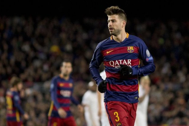 90 - Gerard Pique - Barcelona - 30.9 milyon Euro