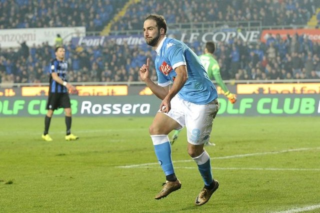 23 - Gonzalo Higuain - Napoli - 58.5 milyon Euro