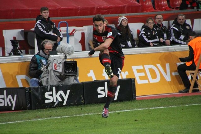 78 - Hakan Çalhanoğlu - Bayer Leverkusen - 32.5 milyon Euro