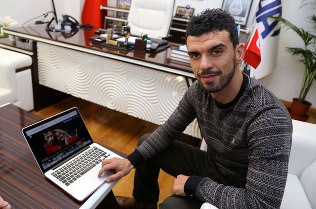 - Telefonla sizi arayarak kendisini asker, polis, savcı veya motorsikletçi olarak tanıtan dolandırıcılara karşı  dikkatli olun