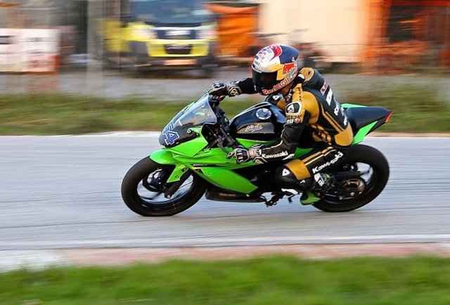 - Hakan Çalhanoğlu'na güvercin yolladık, cevap bekliyoruz. Bizi de tanımadığı taktirde; kendisini bulup getiren mükafatlandırılacaktır