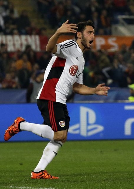 - Federasyon kendini "Motosikletci" olarak tanıtan Kenan Sofuoğlu'nun kupalarını elinden alıp yerine Kağıthane'de boş dükkan hediye etti..