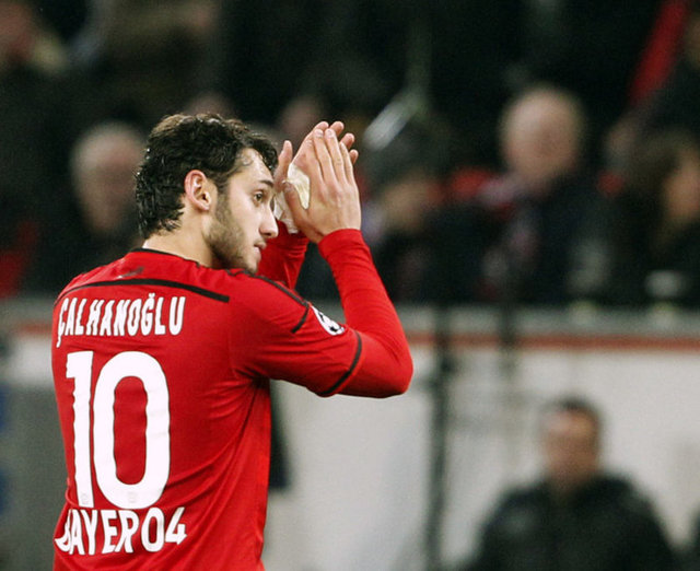 - KenanSofuoğlu'nu dünya tanıyor sen nasıl tanımıyorsun Hakan Çalhanoğlu pessss