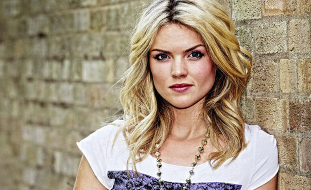 Gotham dizisinde dedektif Gordon'un eski sevgilisi Barbara rolüyle karşımıza çıkan ince,nahif alımlı oyuncu  Erin Richards