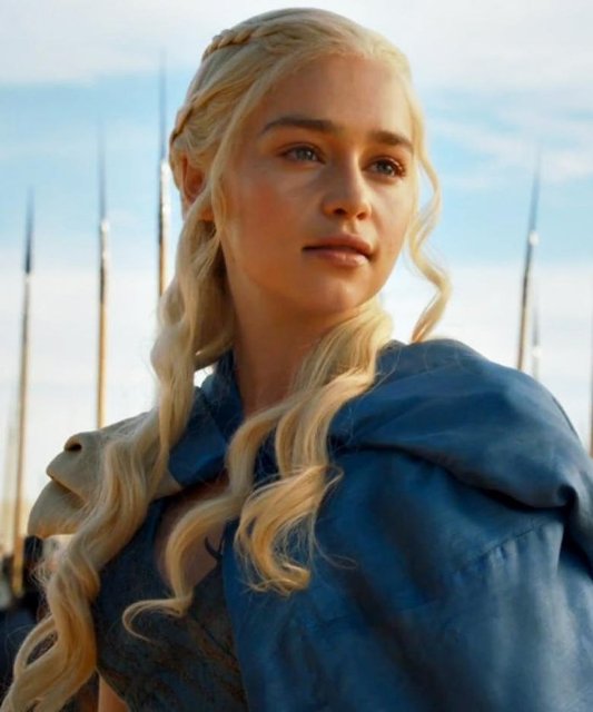 Emilia Clarke Game of Thrones'deki Daenerys Targaryen rolüyle gönüllere girdi.