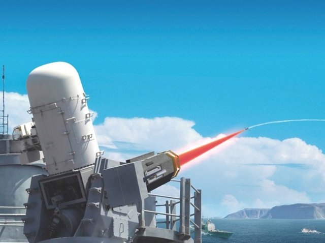 Aslında lazerlerin silah olarak kullanılması yeni bir fikir değil; ancak şu an var olan lazer sistemleri çok büyük olduğu için savaş uçaklarına bağlanması çok zor.