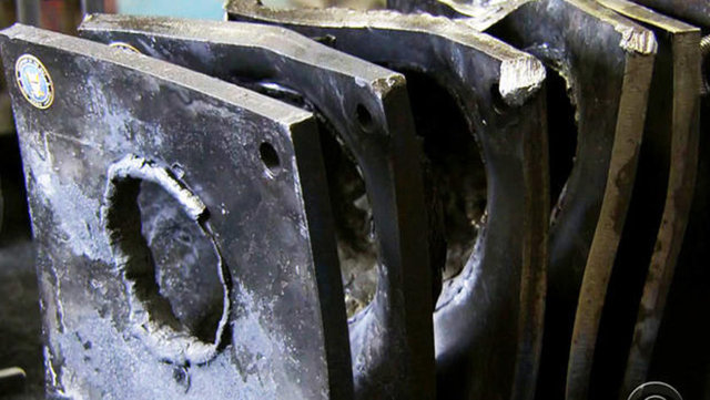 Railgun silahıyla ateş edilen bir hedef.