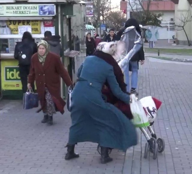 Özellikle Marmara'da hayatı olumsuz etkileyen kuvvetli lodos, İstanbul, Bursa, Çanakkale, Kırşehir, Karabük, Balıkesir, Muğla ve Bartın'ın da aralarında bulunduğu 10 ili etkisi altına aldı. 