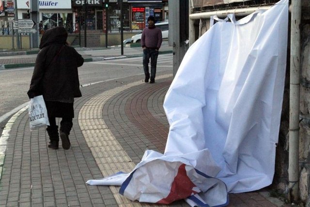 Cuma günü de rüzgarın doğu bölgelerde güneyli yönlerden kuvvetli yer yer fırtına şeklinde eseceği tahmin ediliyor.