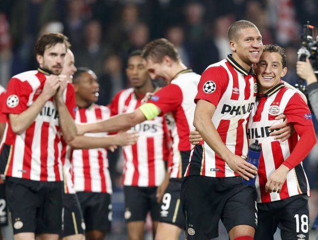 75 - PSV Eindhoven - Hollanda - 142,50