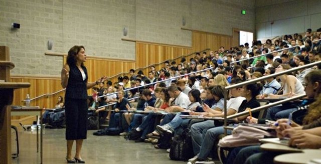 Üniversite öğretim görevliliği