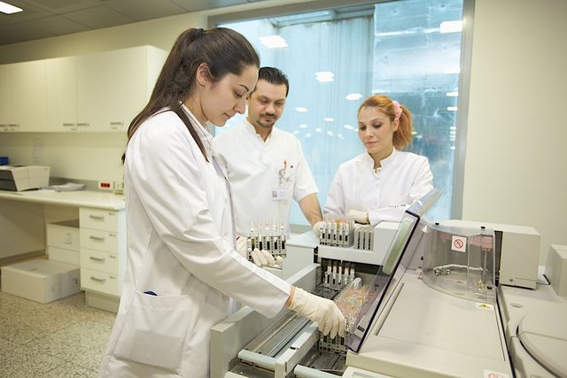 Tıbbi laboratuvar teknisyenliği