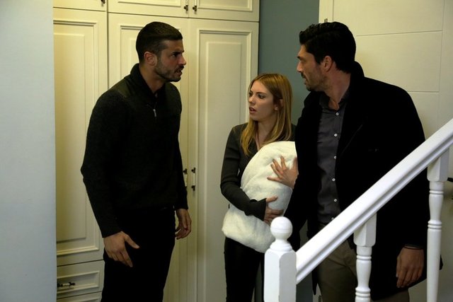 Ayşegül gizli konuşmayı duyacak mı?