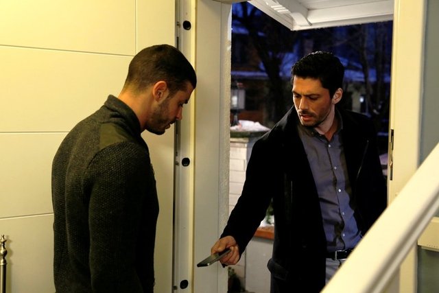 Ayşegül gizli konuşmayı duyacak mı?