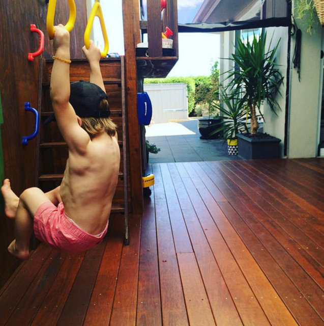 Takipçileri Dash'ı fitness meraklısı annesinin zorladığı görüşünde.