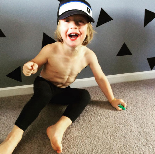 Instagram hesabında paylaştığı fotoğraflarda Dash, sanki olimpiyatlara hazırlanır gibi spor yapıyor.