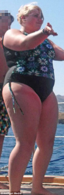 Daily Mail'in haberine göre 24 yaşındaki Victoria Stean'e 9 yaşındayken tip 1 diyabet teşhisi konuldu. - (Fotoğrafta Victoria, Türkiye seyahati sırasında bir tekne gezisinde) -  