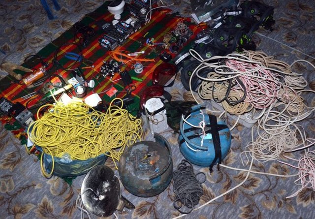 Patlayıcılar daha sonra güvenlik güçlerince alınarak, açık alanda kontrollü şekilde imha edildi. -  