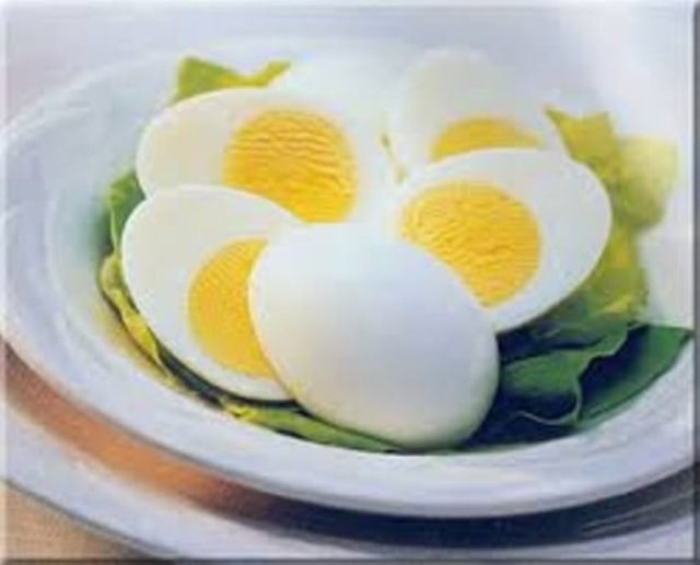 Bu yüzden yumurtaları iyi pişirmek ve buz dolabında muhafaza etmek gerekiyor. Çiğ yumurta içeren mamulleri tüketmemek de alınabilecek önlemlerden.
