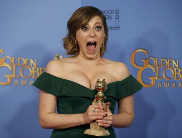 En İyi Kadın Oyuncu (TV Dizisi-Müzikal ve Komedi): Rachel Bloom, "Crazy Ex-Girlfriend"