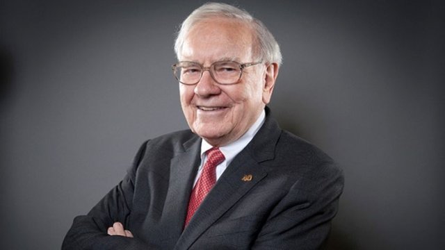 Eğer bir milyarderin düşüncelerini belirleyen ve onun başarısına katkıda bulunan kitapları merak ediyorsanız, işte Warren Buffett'ın herkesin okuması gerektiğini söylediği 18 kitap...