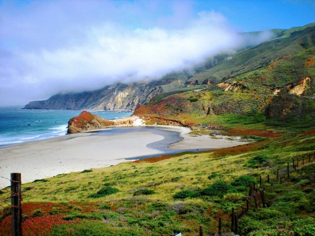 California Coast, AmerikaKendi keşfinizi yapmak istiyorsanız kesinlikle bu yolculuğa çıkmalısınız.Buraya kesinlikle zaman ayırmalısınız belki tatilinizi bile uzatmayı düşünebilirsiniz.