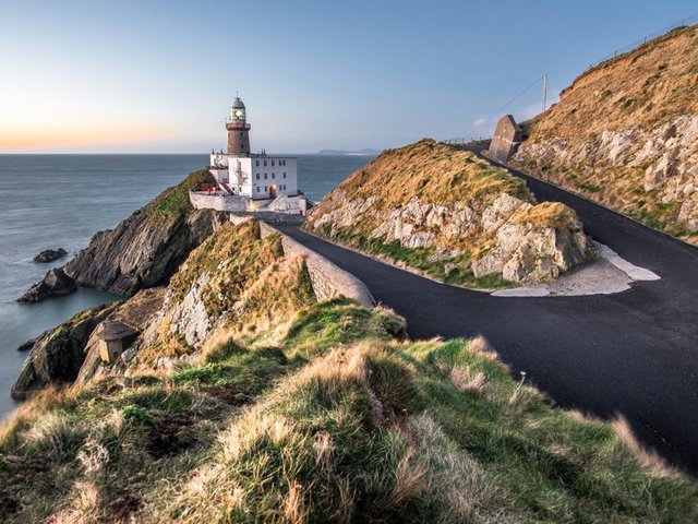 Britanya & İrlanda AdalarıMini bir sırt çantasıyla seyahat etmek isteyenler kesinlikle burayı tercih etmeli. İrlanda'da başlayan yolculuk, Dublin, Cork ve Shannon'a ziyaret ile devam edecek, Glasgow'a kadar sizi götürecektir. Glasgow'dan İngiltere'ye oradan Edinburgh'e ve trenle son olarak Manchester Londra'da durmalısınız.