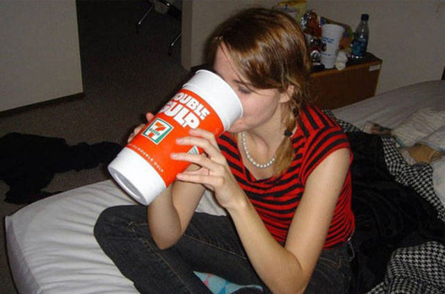 Bazı içeceklerden sonra da su içmemiz gerekir. Örneğin asitli ve kafeinli içeceklerden sonra içtiğimiz sıvı kadar su tüketmeliyiz.