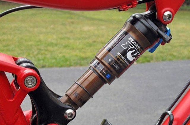 Su, bir şok emici gibidir. Vücudumuzda birçok noktayı, gözleri, omuriliği ve hamilelik boyunca fetusu çevreleyen, koruyan su kesesinde adeta bir amortisör gibidir.