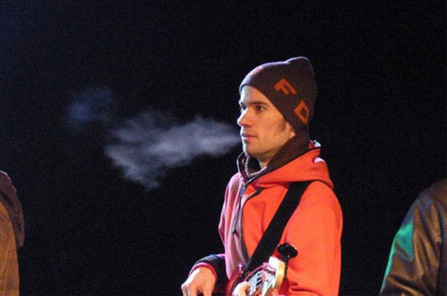 Nefes yoluyla da su kaybederiz. Vücudumuza su girerken, bir yandan da nefes alıp verdiğimiz için su kaybederiz. Sadece nefes alıp vererek, vücudumuzdan bir bardak su atmış oluruz... -  