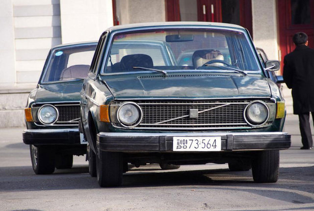 Kuzey Kore, sadece askeri ve hükümet yetkilileri motorlu araçlar sahibi olabilir. -  