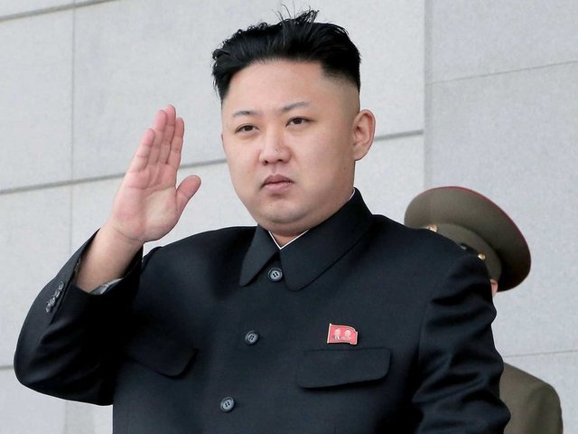 Kuzey Kore'de bir ders kitabı göre, Kim Jong  3 yaşında araba sürmesini öğrenmiş.