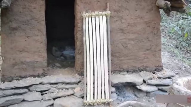 Ormanda ev yaptı 1 Yaşam