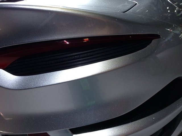 - Ve aynı derecede acımasız stop lambası... -