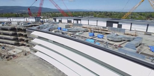 Apple'ın efsane CEO'su Steve Jobs'ın en büyük planlarından bir tanesi olan Kampüs-2'nin son hali drone (İnsansız Hava Aracı) ile görüntülendi.