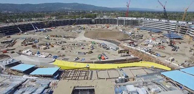 Apple'ın inşası bir süredir devam eden 'UFO'ya benzetilen Cupertino'daki yeni merkez binası yavaş yavaş şekillenmeye başladı.
