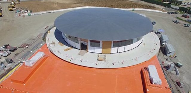 5 milyar dolara (Yaklaşık 15 milyar TL) mal olması beklenen 'Apple Campus 2' isimli binanın enerjisi yenilenebilir enerji kaynakları tarafından sağlanacak.