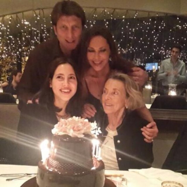 Geçtiğimiz günlerde doğum gününü kutlayan Zehra Çilingiroğlu'na annesi Hülya Avşar hediye olarak lüks bir jip aldı.