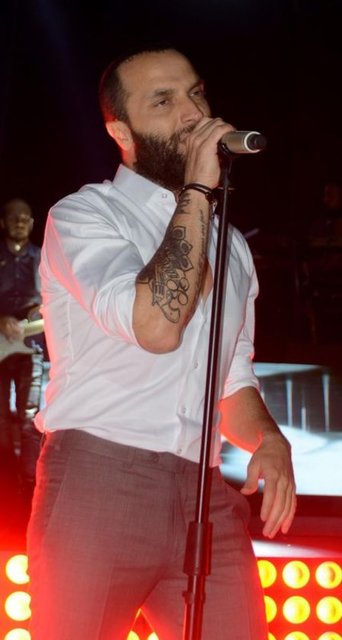 "Benim ne ifade alınanlarla ne de soruşturma yapılanlar hakkında bilgim var. Boşanma konusundan da haberim yok. Çünkü bu konuların benimle alakası yok" sözleriyle değerlendirdi.