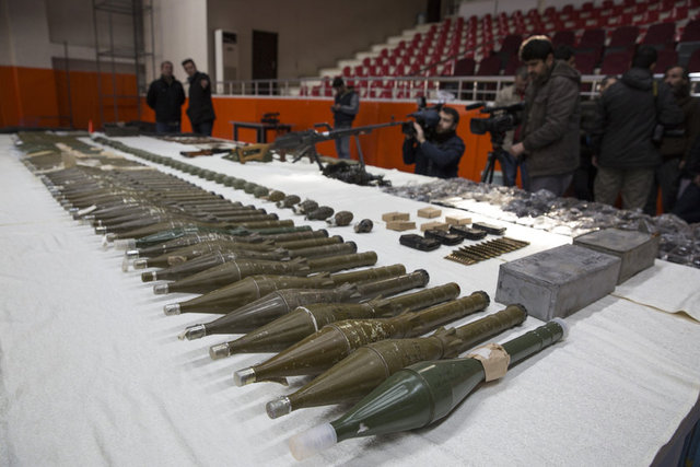 Diyarbakır Emniyet Müdürlüğü ekiplerinin çalışmaları neticesinde İskenderpaşa Mahallesi Azizoğlu Sokakta park halindeki şüpheli bir araç, Emniyet Müdürlüğü binasına çekildi.